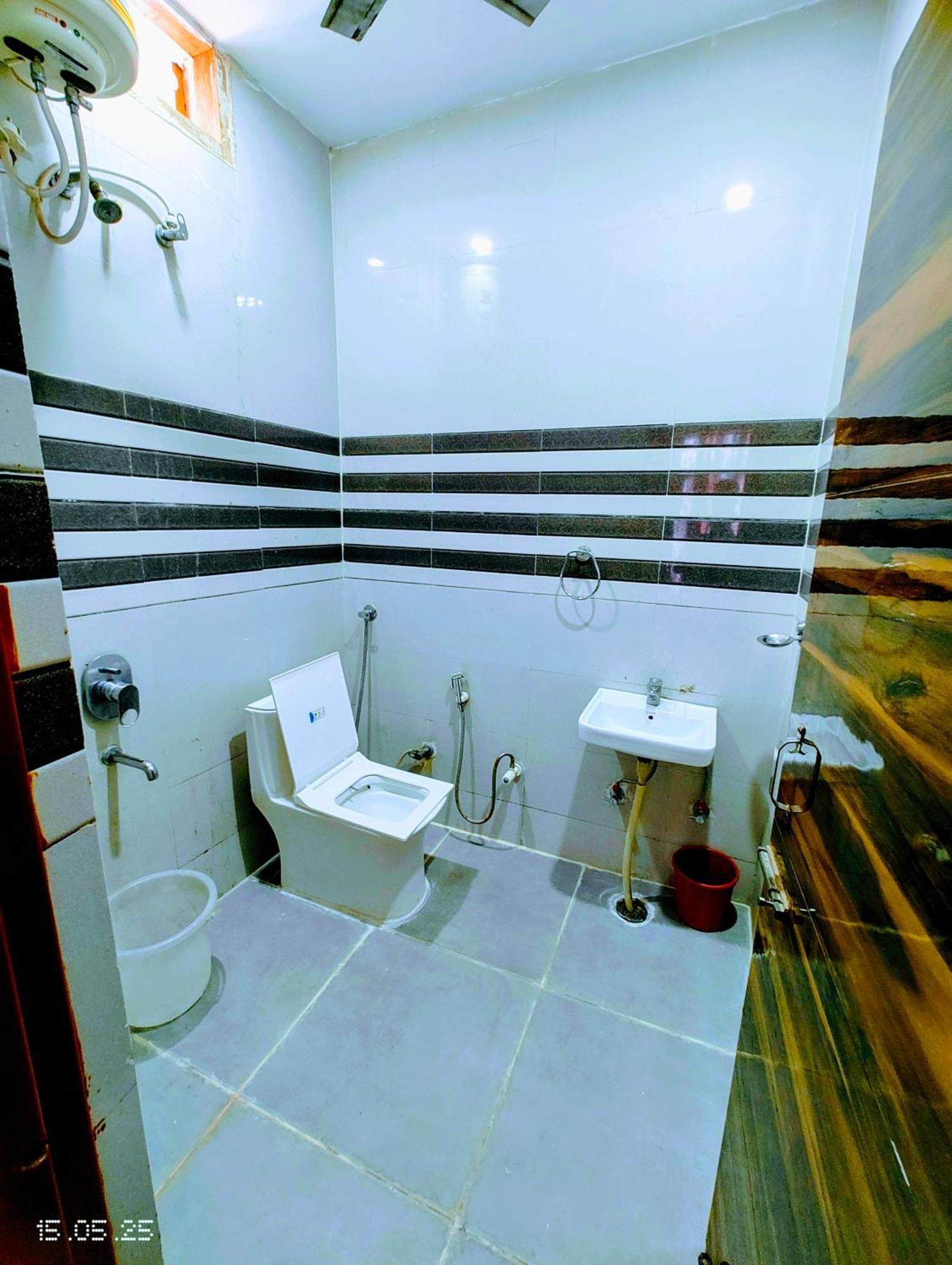 Hotel Yolo- Chandīgarh エクステリア 写真