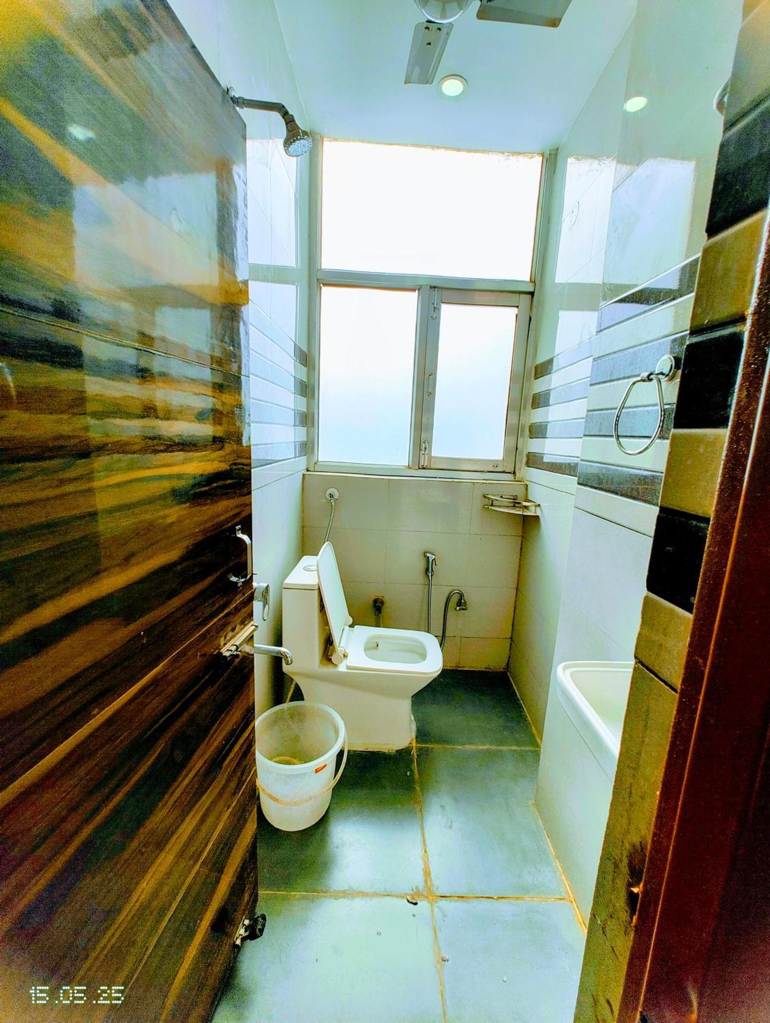 Hotel Yolo- Chandīgarh エクステリア 写真